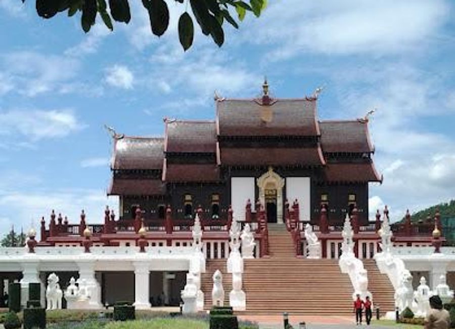 Discover the beauty and tranquility of Royal Park Rajapruek, a captivating blend of nature and Thai culture in Chiang Mai.
