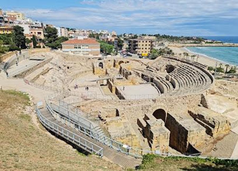 Discover the Amfiteatre de Tarragona, a magnificent Roman amphitheater that showcases ancient history amid stunning Mediterranean views.