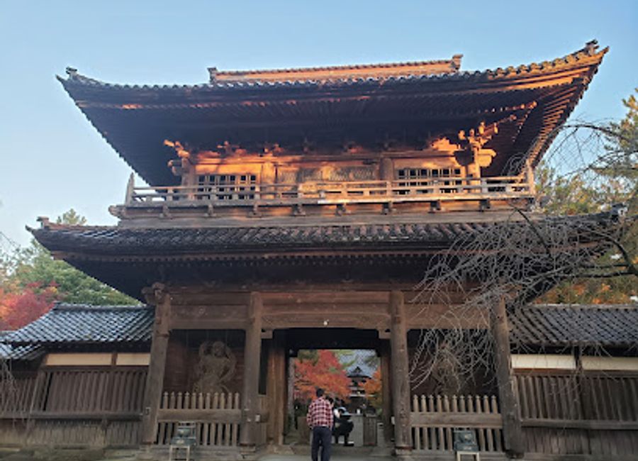 Discover the tranquil beauty of Tentokuin, a serene Buddhist temple in Kanazawa, where spirituality meets stunning nature in a peaceful retreat.