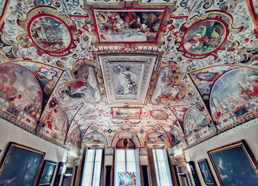 Explore the exquisite Chigi Piccolomini Palace in Siena, a masterpiece of Renaissance architecture and art, rich in history and beauty.