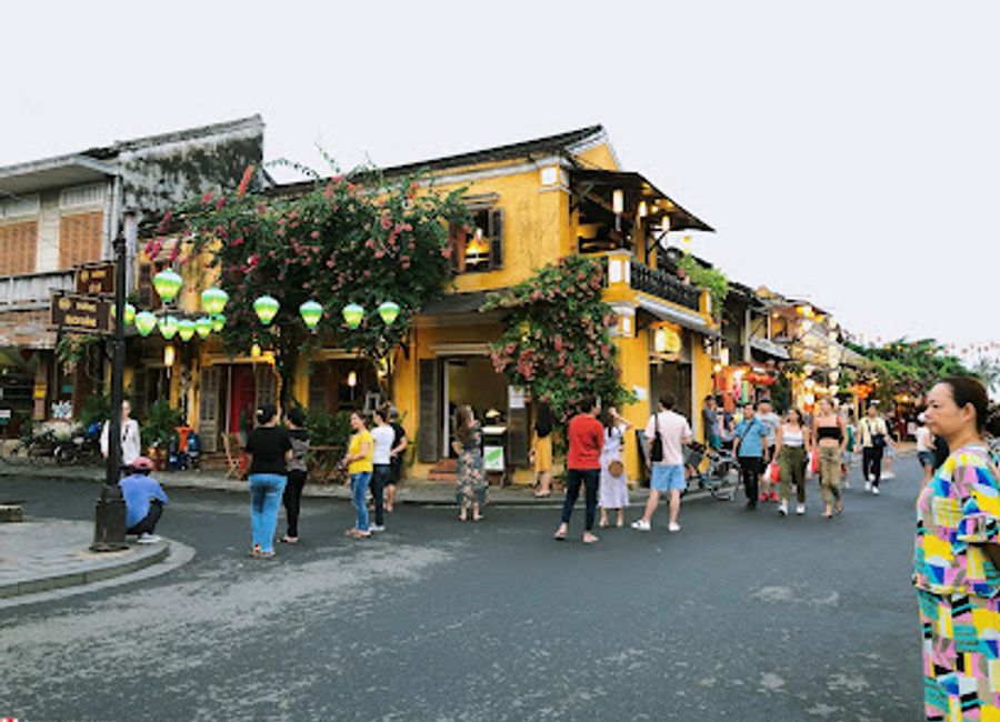 Explore the enchanting Sculpture Promenade in Hoi An, where art and culture converge in a stunning riverside setting, perfect for leisurely strolls.