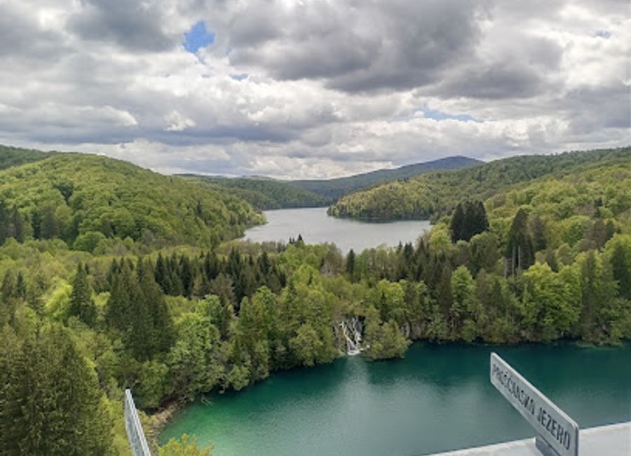 Discover breathtaking views and serene hiking trails at Vidikovac Tomićevo Pogledalo, the perfect escape into nature in Plitvica Selo, Croatia.