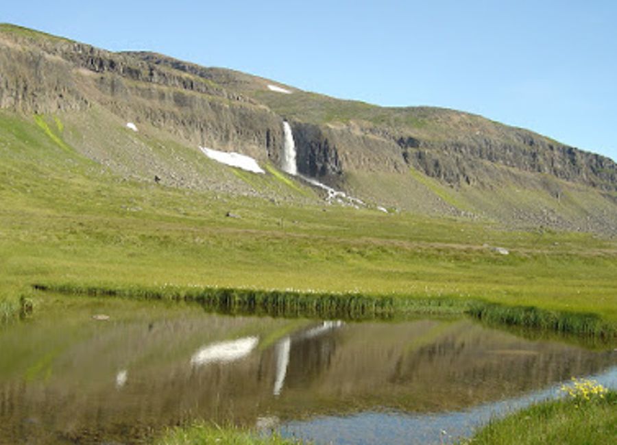 Discover the breathtaking beauty of Möngufoss waterfall in Unadhsdalur, Iceland, where nature's tranquility meets stunning landscapes.
