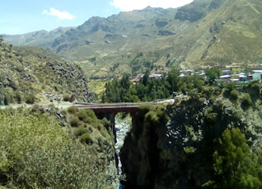 Explore the historic Puente Inca, an architectural marvel offering stunning views of the Colca River and the breathtaking landscape of Chivay, Peru.