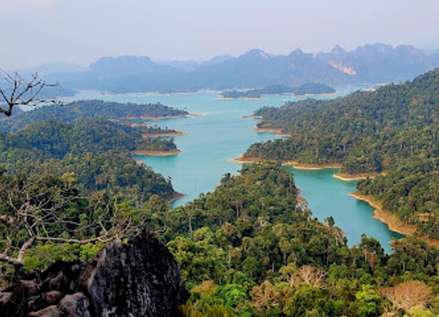 Discover the stunning Krai Sorn Viewpoint in Surat Thani, where breathtaking vistas of Khao Sok Lake await every visitor.
