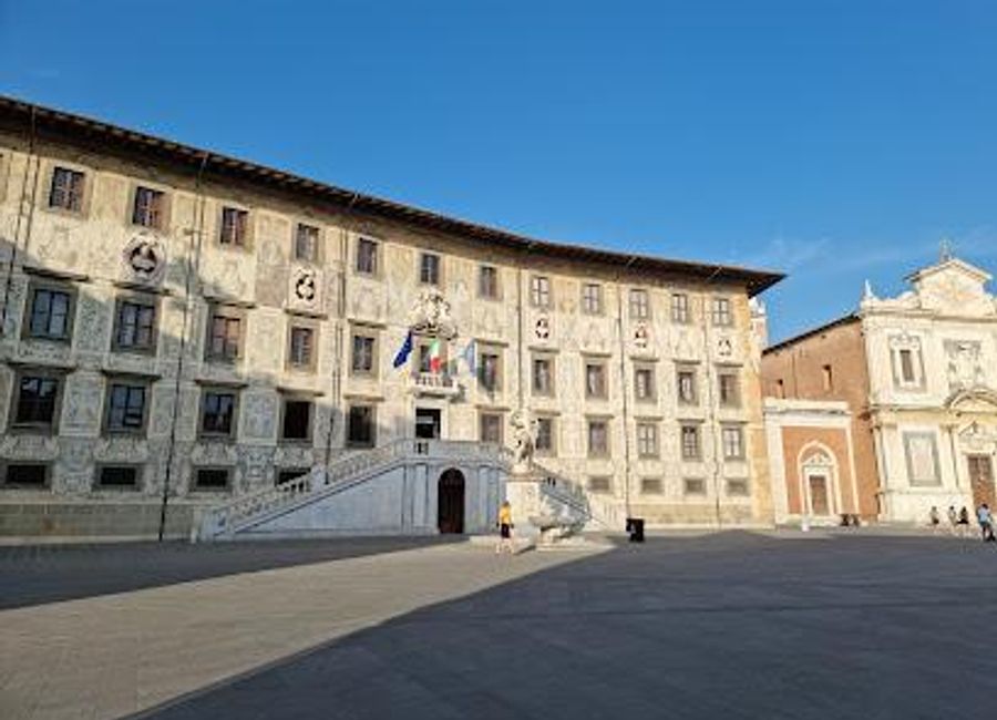 Explore the historical charm of Piazza dei Cavalieri, a stunning Renaissance square in Pisa, Italy, rich in culture and architectural beauty.