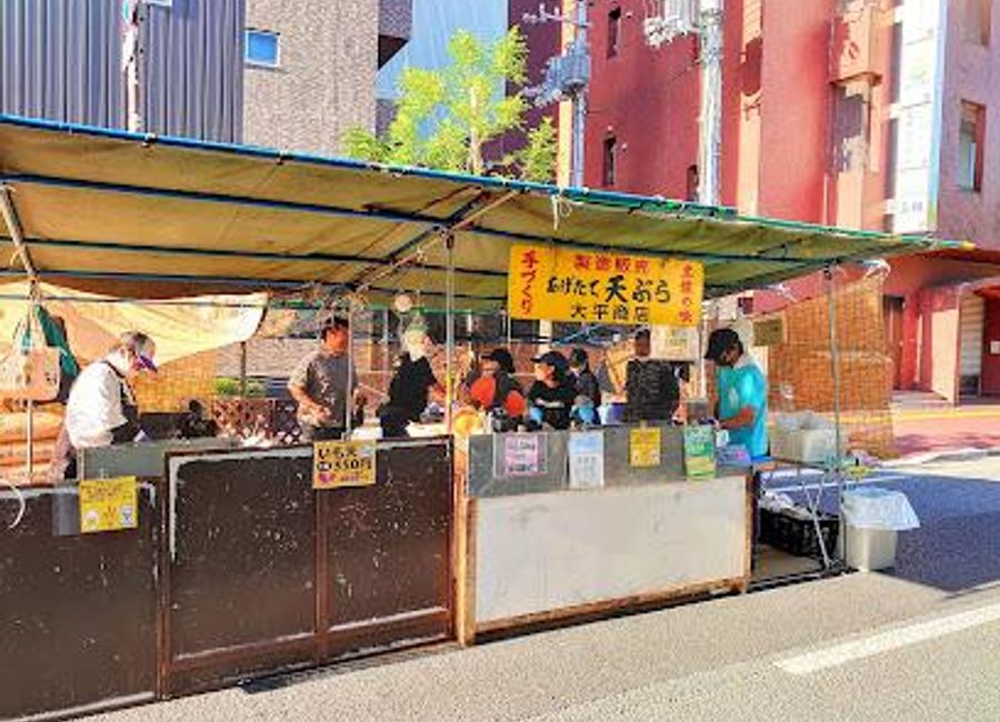 Discover the lively atmosphere of Kochi Sunday Market, where local flavors, crafts, and culture come together in a vibrant street market experience.