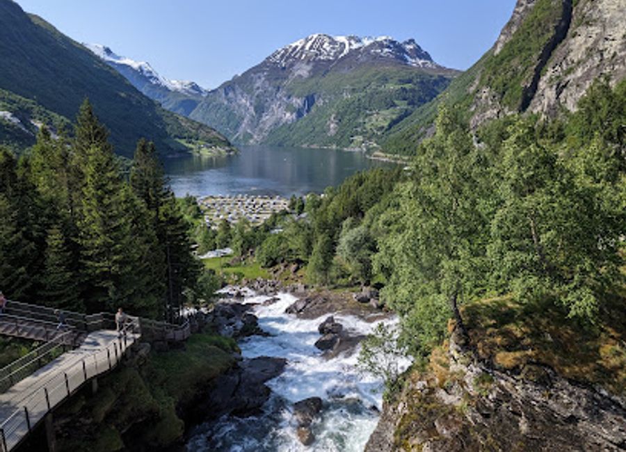 Discover the breathtaking views and thrills at Geiranger Schaukel, an iconic tourist attraction soaring above Norway's stunning landscapes.