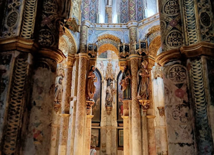 Explore the enchanting Charola do Convento de Cristo, a UNESCO site in Tomar, Portugal, rich in Templar history and stunning architecture.