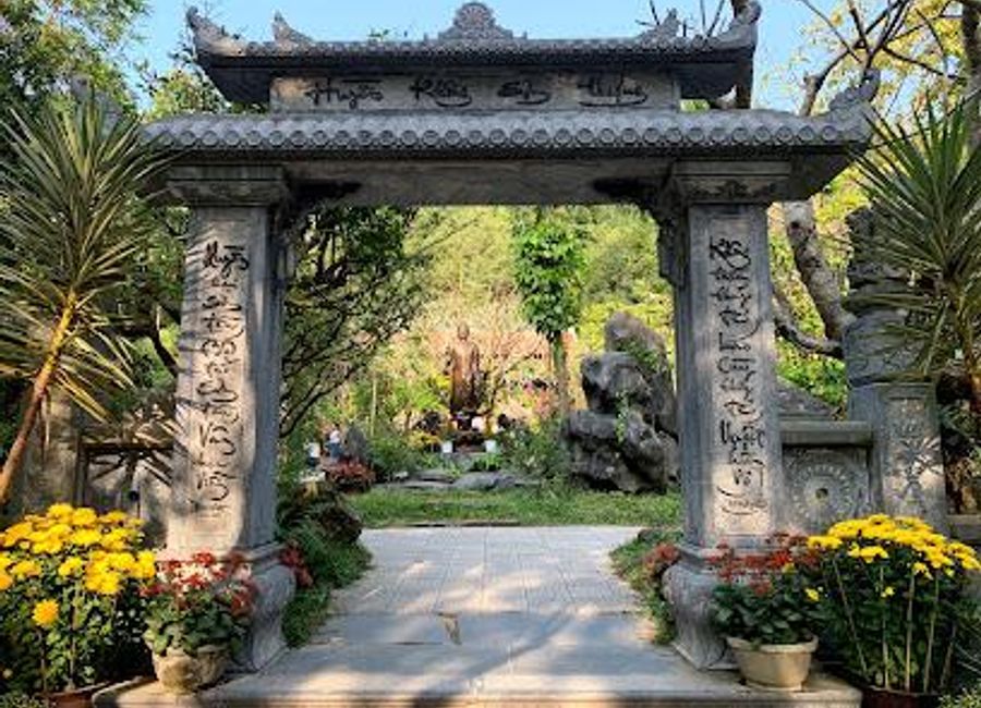 Experience the serenity and cultural richness of Huyen Khong Son Thuong Pagoda in Vietnam, a peaceful retreat for spiritual seekers and nature lovers.