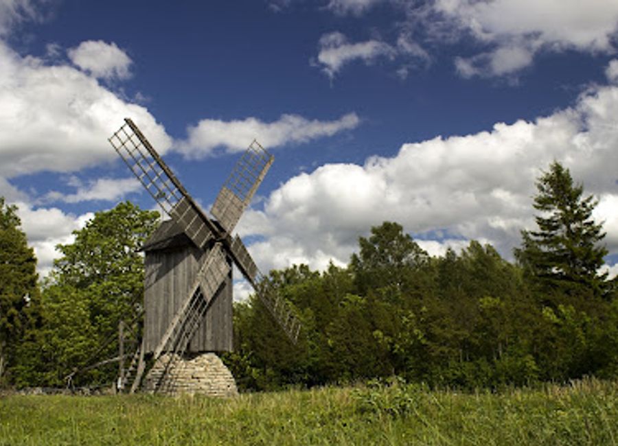 Discover Eemu Windmill in Saare County, a beautiful symbol of Estonia’s agricultural heritage surrounded by breathtaking landscapes.