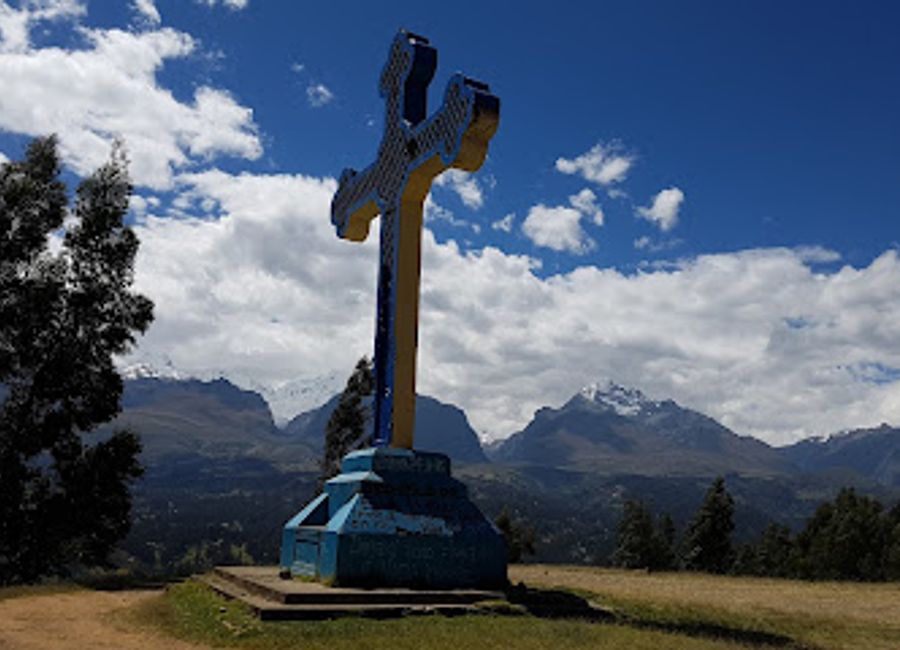 Explore the stunning landscapes of the Andes at Mirador de Rataquenua, a must-visit viewpoint near Huaraz, Peru, perfect for unforgettable experiences.