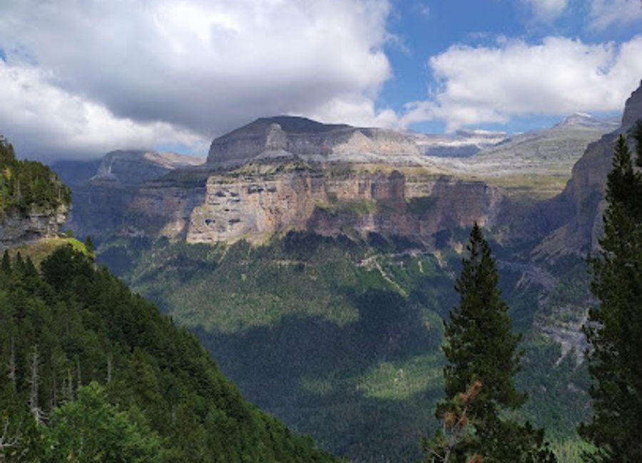Experience the breathtaking landscapes and diverse hiking trails of Pradera de Ordesa, a must-visit destination in the Pyrenees for nature lovers.