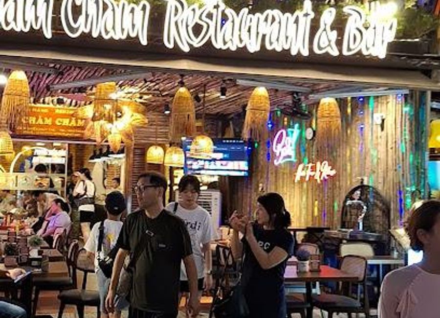 Discover the vibrant Hội An Night Market, where culture, cuisine, and craftsmanship converge in a magical evening setting.