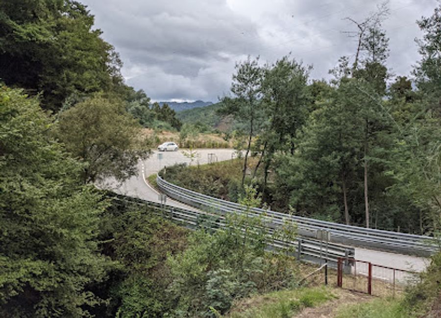 Experience the serene beauty of Cascata de Fragas de Pena Má, a stunning waterfall in Salamonde, perfect for nature lovers and adventure seekers.