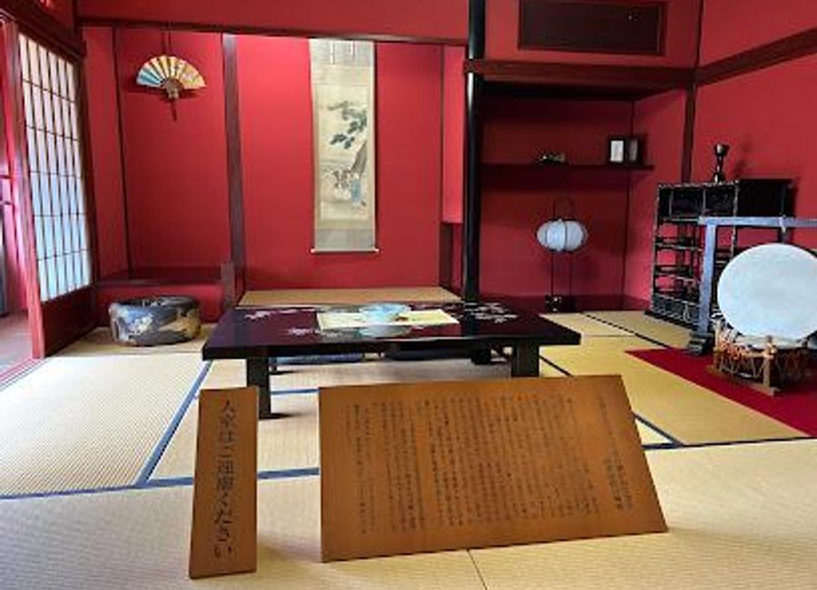 Explore the rich history of Kanazawa at the Nishi-chaya Museum, where traditional tea culture and craftsmanship come to life in an authentic setting.