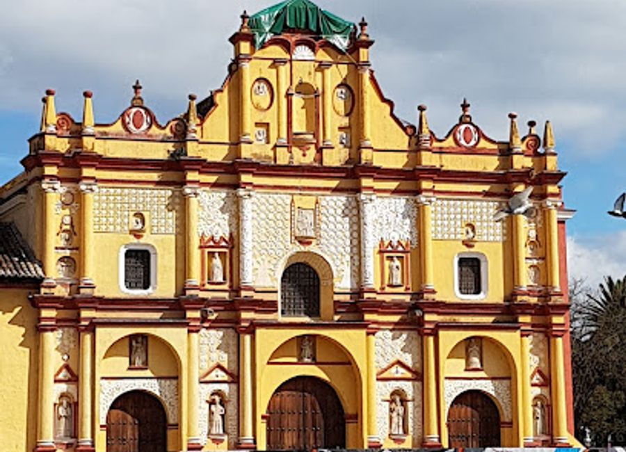 Unveil the secrets of ancient Mesoamerican cultures at the Museo Mesoamericano del Jade in San Cristóbal de las Casas.