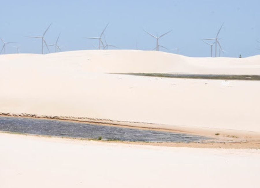 Discover the serene beauty of Pequenos Lençóis Maranhenses: a stunning landscape of dunes and lagoons in Maranhão, Brazil. An unforgettable escape.