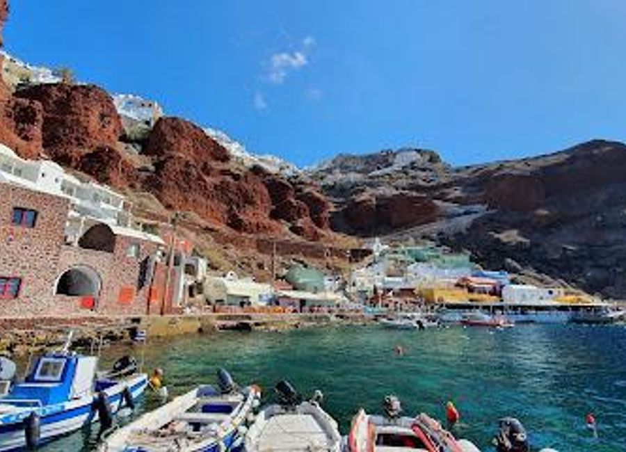 Discover the scenic beauty and culinary delights of Ammoudi Bay, a must-visit harbor in Oia, Santorini, with breathtaking views and fresh seafood.