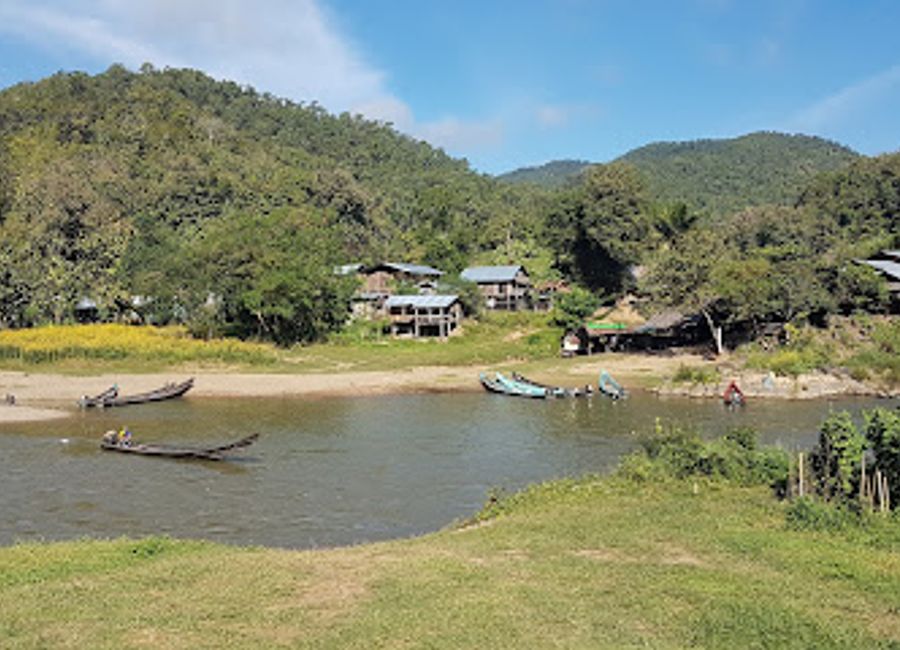 Experience the captivating culture of the Kayan people in Huay Pu Keng - a must-visit cultural village in Mae Hong Son, Thailand.