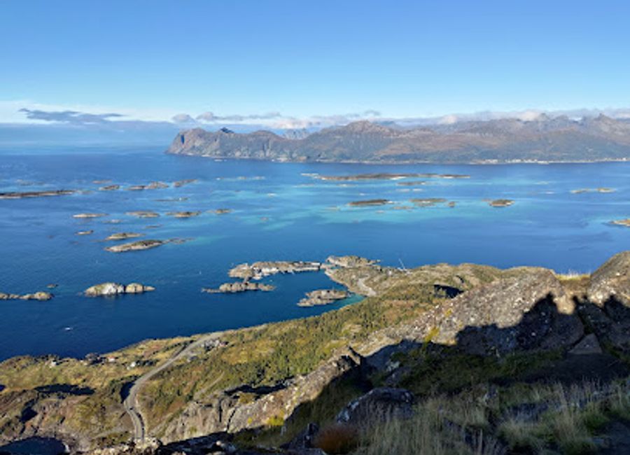 Experience the breathtaking beauty of Sukkertoppen Trail Head, a premier hiking destination in Norway with stunning landscapes and rich biodiversity.