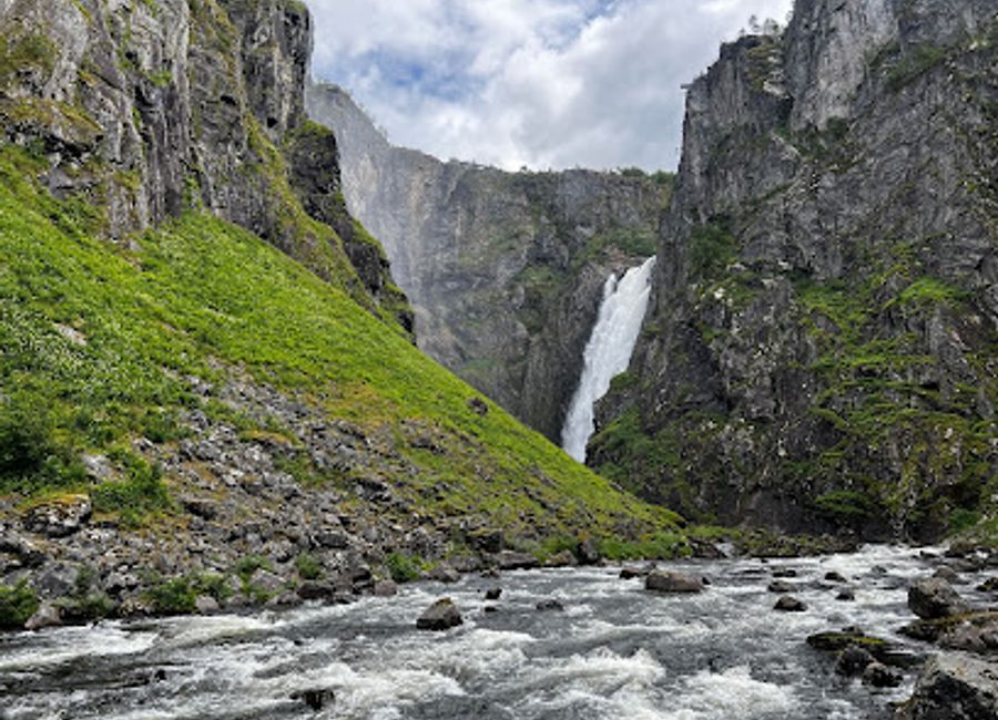 Discover the enchanting beauty of Vøringsfoss, one of Norway's most stunning waterfalls, surrounded by breathtaking landscapes and rich cultural history.