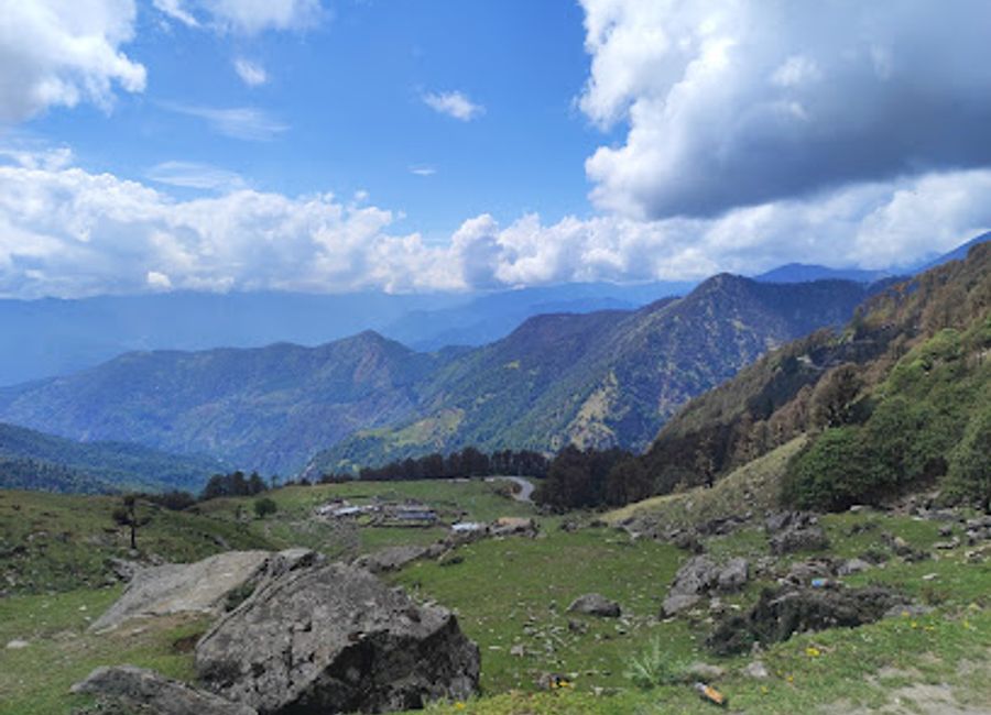 Discover Chopta, Uttarakhand: Trek to ancient temples, explore lush meadows, and witness breathtaking Himalayan views in the 'Mini Switzerland of India'.