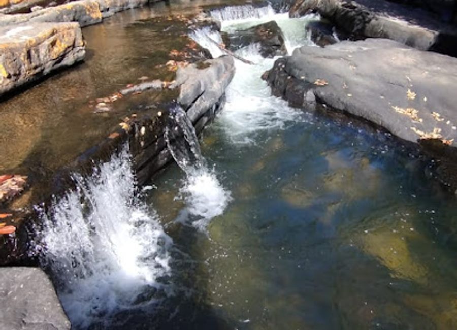 Discover the serene beauty of Recanto do Caldeirão in Alto Paraíso de Goiás. A perfect escape into nature's tranquility and Goiás's rural charm.