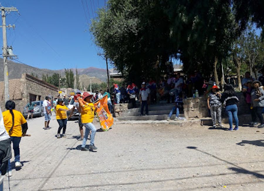 Explore Plazoleta Antenor Sajama, a tranquil park in Tilcara, Jujuy, where nature and culture converge amidst stunning Andean landscapes.