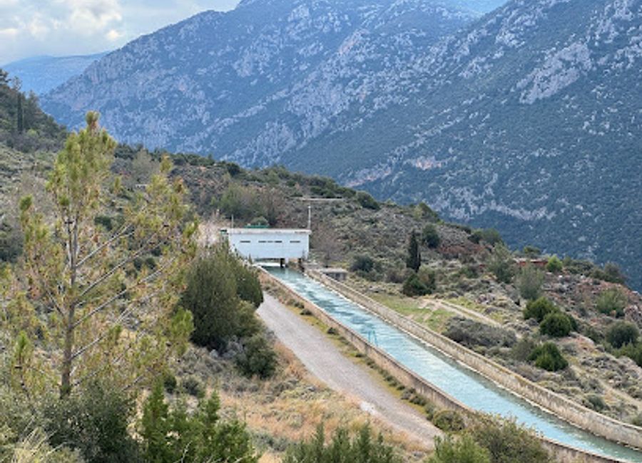 Explore the ancient hydraulic structures of Delphi, a shining example of Greek engineering and a glimpse into the past amidst stunning natural beauty.