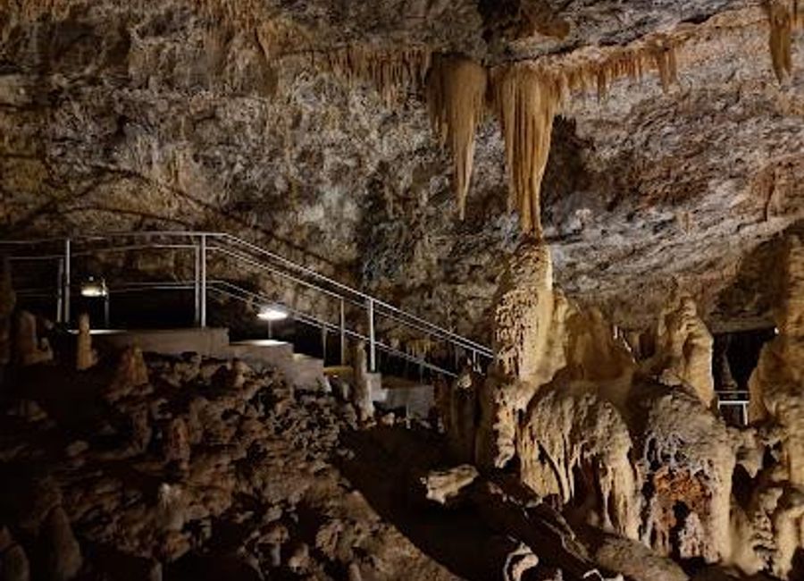 Explore Kapsia Cave in Mantinia, Greece – a natural wonder filled with stunning stalactites, rich history, and breathtaking beauty awaits you.