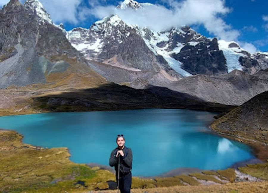 Explore the stunning 7 Lagunas Ausangate in Peru, a breathtaking trekking experience amidst vibrant lakes and majestic Andes peaks.