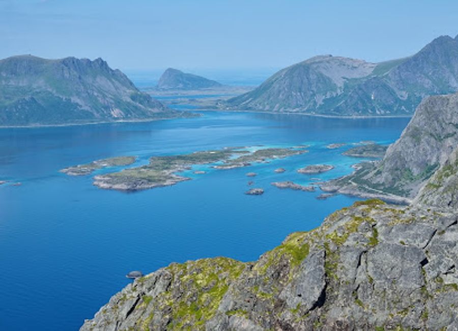Explore Festvågtind, a breathtaking hiking area in Norway offering stunning views and diverse trails for an unforgettable outdoor adventure.
