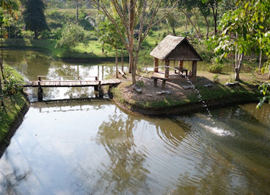 Explore contemporary art at Nan Riverside Art Gallery, a stunning riverside museum showcasing local and international modern artworks in a serene setting.