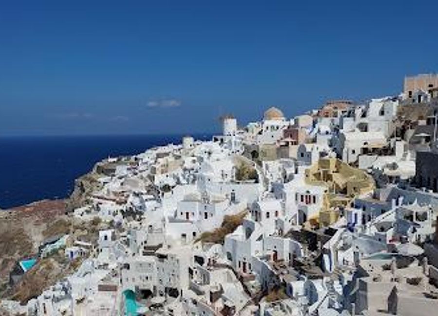 Discover the enchanting beauty of Oia, Santorini, filled with stunning sunsets, charming architecture, and vibrant local culture.