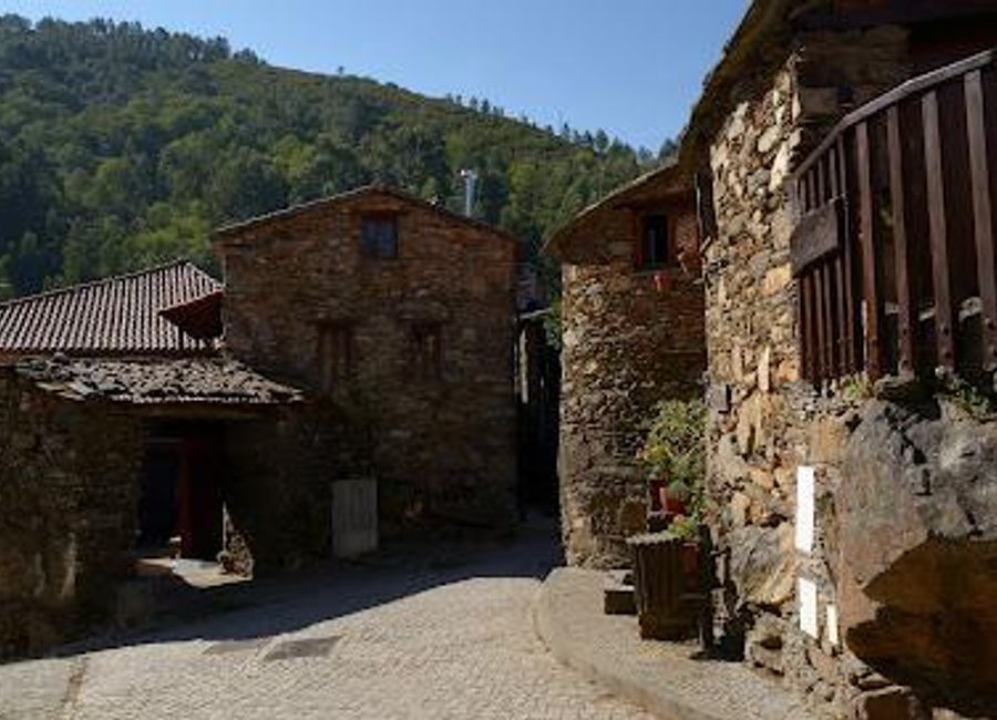 Explore the serene village of Pena in Góis, a hidden gem rich in natural beauty and traditional Portuguese culture.