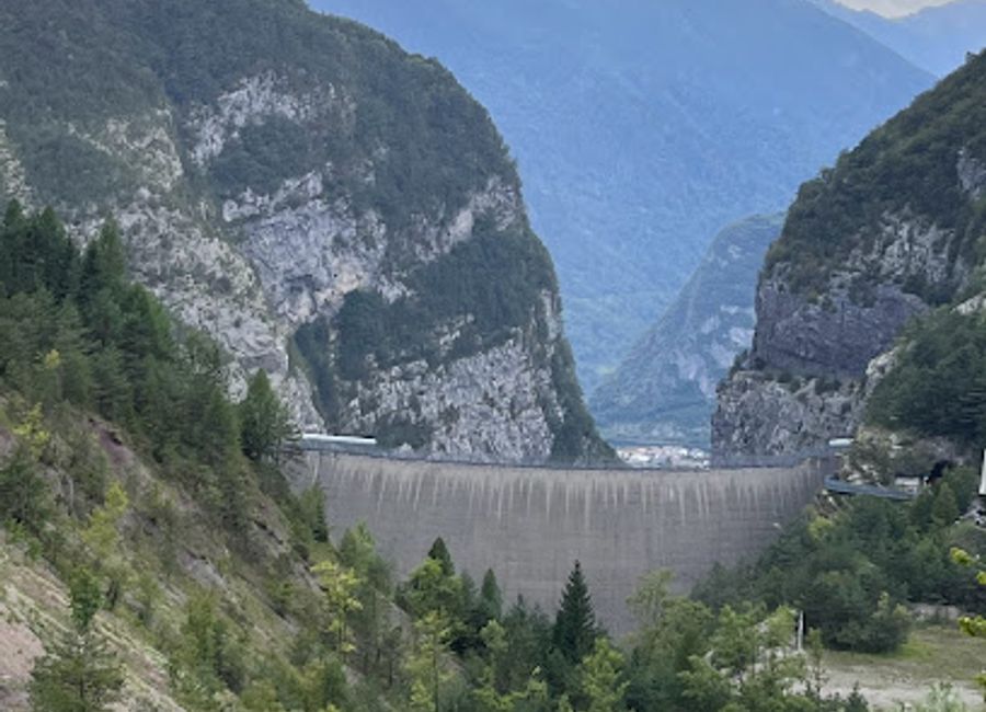 Discover the stunning beauty of Parco Naturale Dolomiti Friulane, a natural paradise filled with breathtaking landscapes and outdoor adventures.
