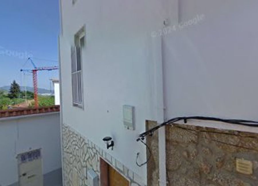 Experience the artistic charm of Murales 3D in Covilhã, where vibrant murals transform the city into a living gallery of creativity and culture.