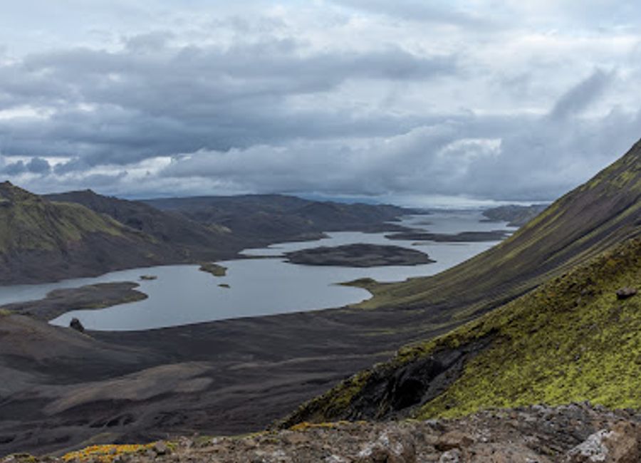 Experience the breathtaking landscapes and serene beauty of Danau Langisjor, an idyllic retreat for nature lovers in Iceland.