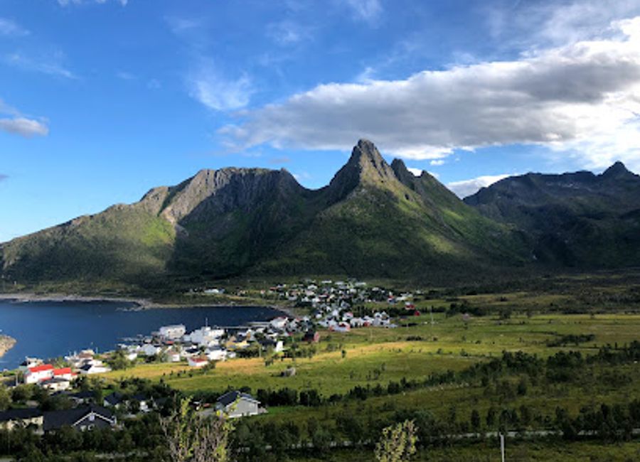 Discover the breathtaking beauty of Knuten Trail Head in Senjahopen, Norway - a premier hiking destination for nature lovers and adventurers.