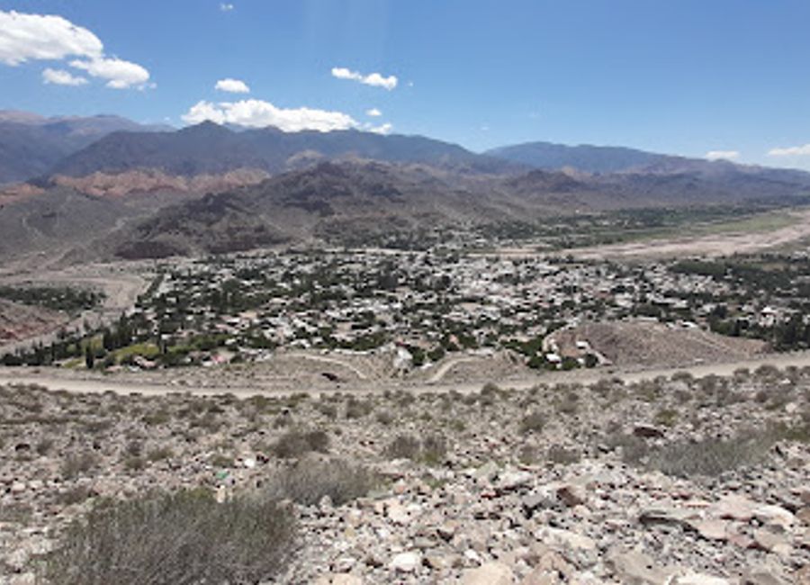 A quirky viewpoint near Tilcara offering panoramic views of the Quebrada de Humahuaca, featuring a wrecked car as a peculiar landmark.