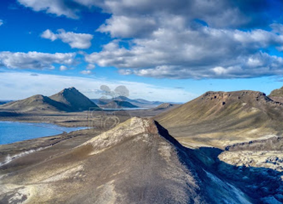 Explore the stunning Stúfur Crater, a majestic volcanic formation in Iceland, perfect for hiking, photography, and experiencing natural beauty.