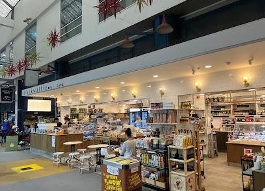 Discover the best of Sydney's seafood culture at Sydney Fish Market, where freshness meets culinary delight in a vibrant waterfront setting.