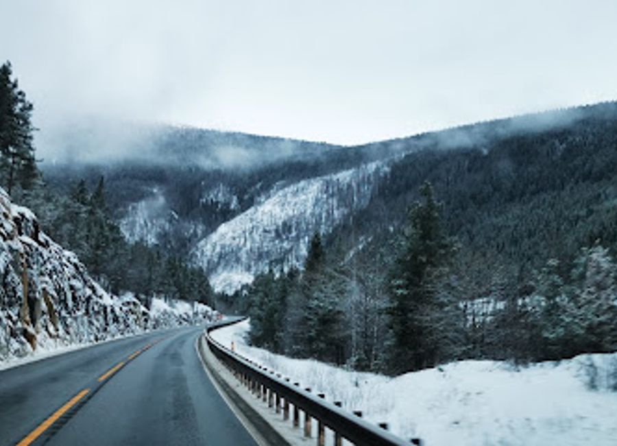 Discover the stunning views at Punkt Widokowy in Sel, Norway—a perfect destination for nature lovers and photography enthusiasts.