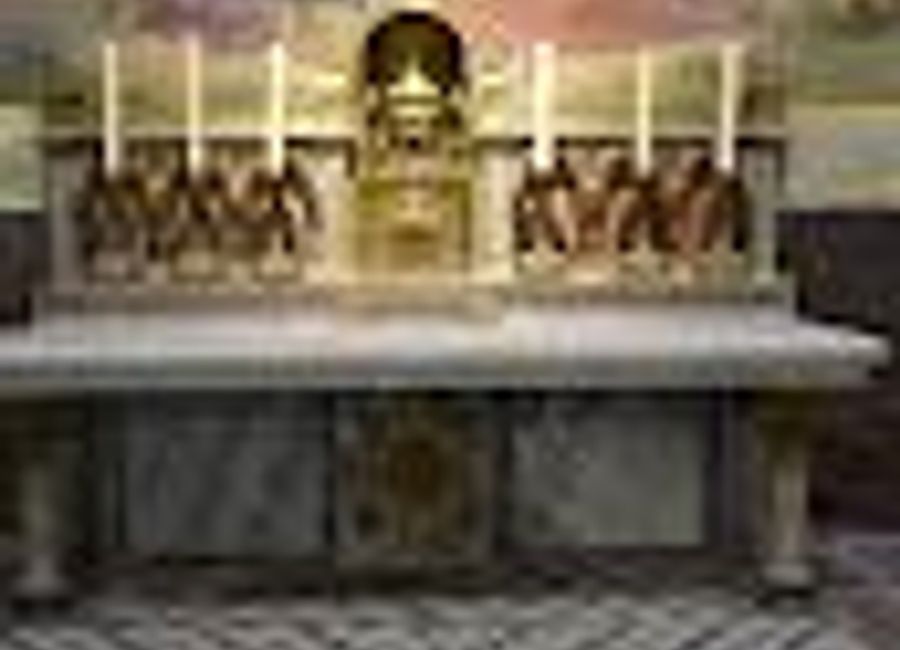 Find serenity and spiritual renewal at the Chapelle de la Résurrection in Lourdes, a place of quiet contemplation dedicated to the Resurrection of Jesus.