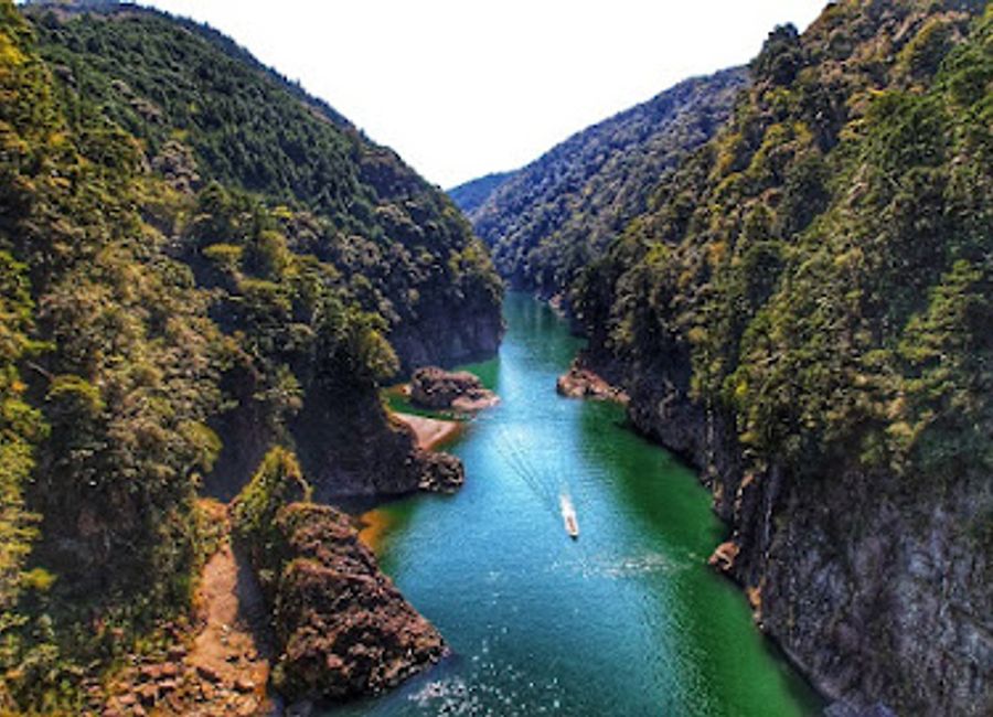 Discover the breathtaking beauty of Doro Kyo Gorge in Wakayama, Japan—where nature’s artwork meets adventure amidst stunning landscapes.