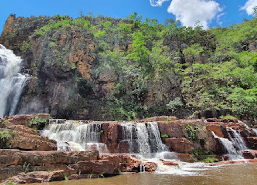 Discover the majestic cascades and serene beauty of Cachoeira do Macacão in Alto Paraíso de Goiás, Brazil.