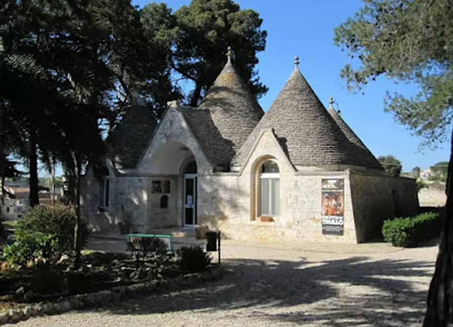 Explore the breathtaking beauty of Grotta del Trullo, a stunning limestone cave in Putignano offering a unique natural experience.