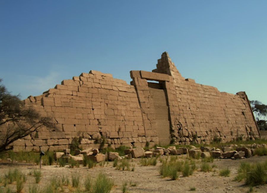 Explore the Ramesseum, a historical gem in Luxor, Egypt, showcasing the grandeur of Ramses II's reign through stunning ruins and ancient artistry.