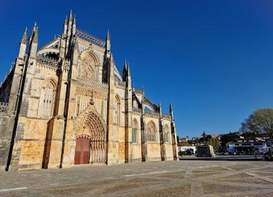Explore the stunning Batalha Monastery, a UNESCO World Heritage site showcasing exquisite Gothic architecture in the heart of Portugal.